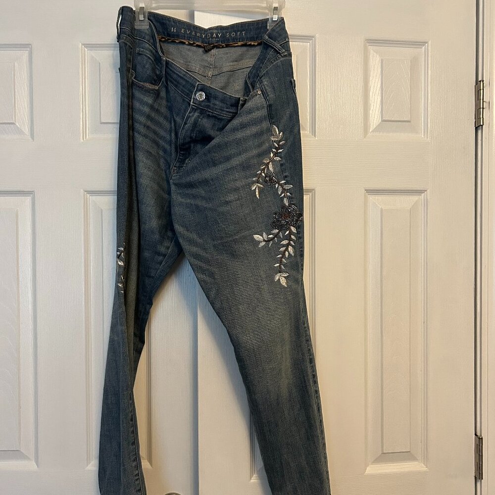White House Black Market Size 14 R Everyday Soft Skinny Jeans w/Beading Detail